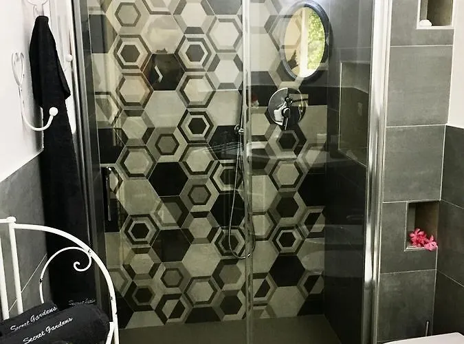 Bed and breakfast Secret Gardens 3*