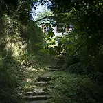 Secret Gardens Couette-café 3*