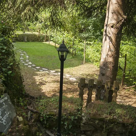 Bed & Breakfast Secret Gardens
