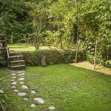 Bed & Breakfast Secret Gardens